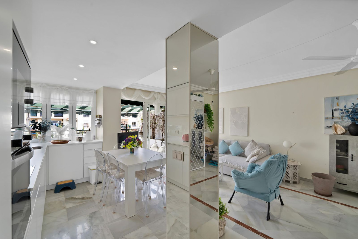 Anders te koop in Nueva Andalucía | 2 slaapkamers H5423131