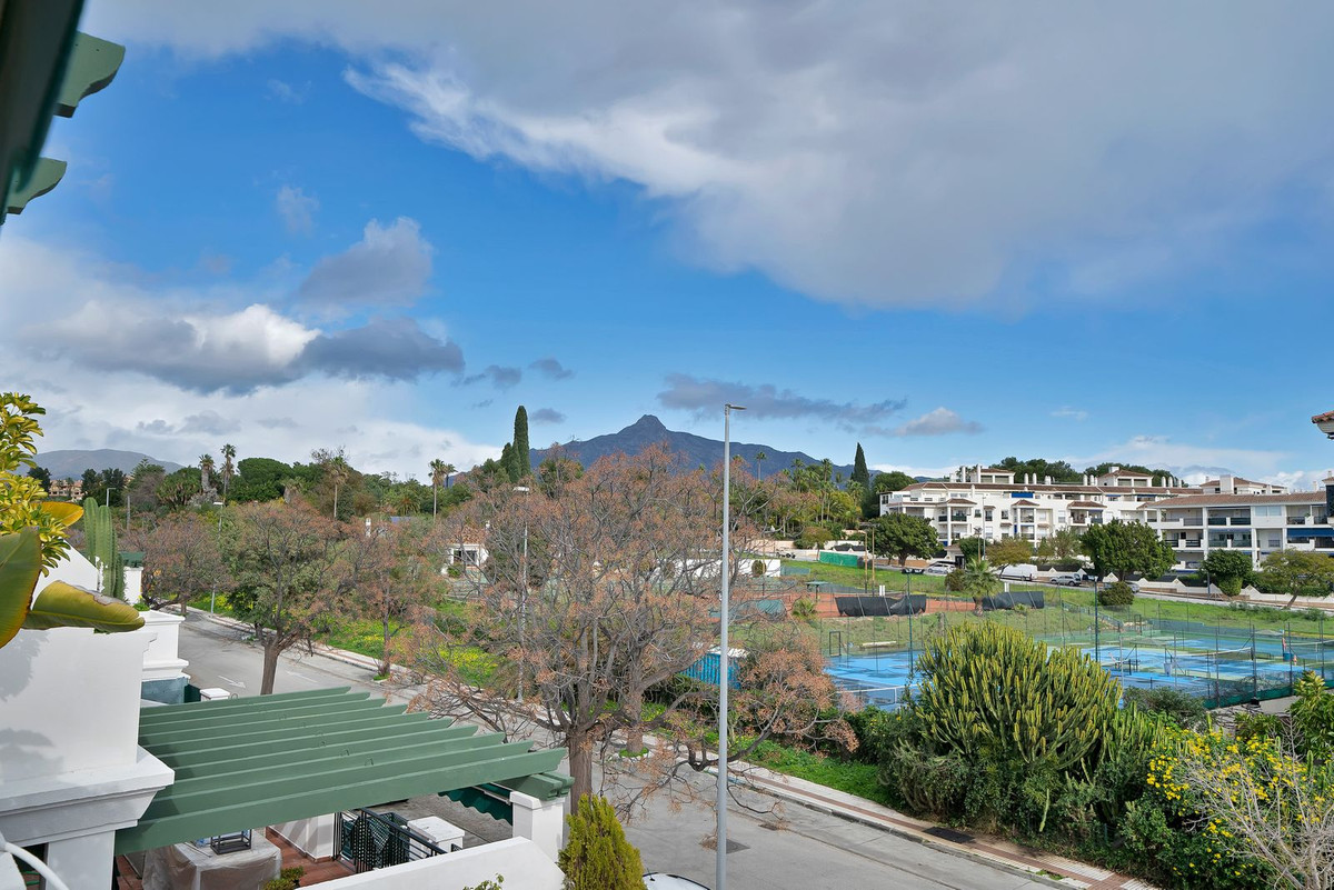 Anders te koop in Nueva Andalucía | 2 slaapkamers H5423131