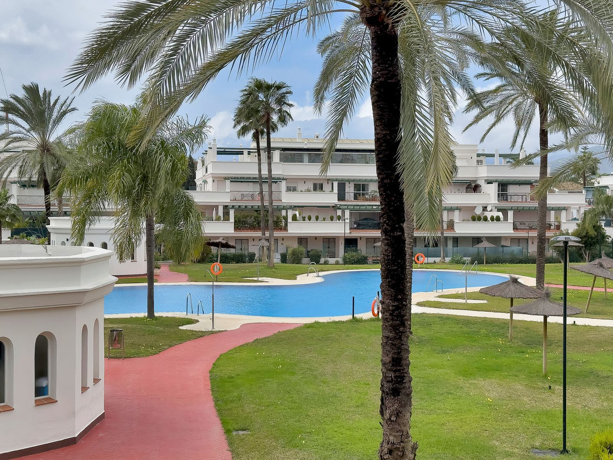Anders te koop in Nueva Andalucía | 2 slaapkamers H5423131