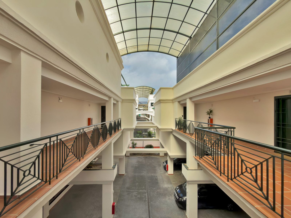 Anders te koop in Nueva Andalucía | 2 slaapkamers H5423131