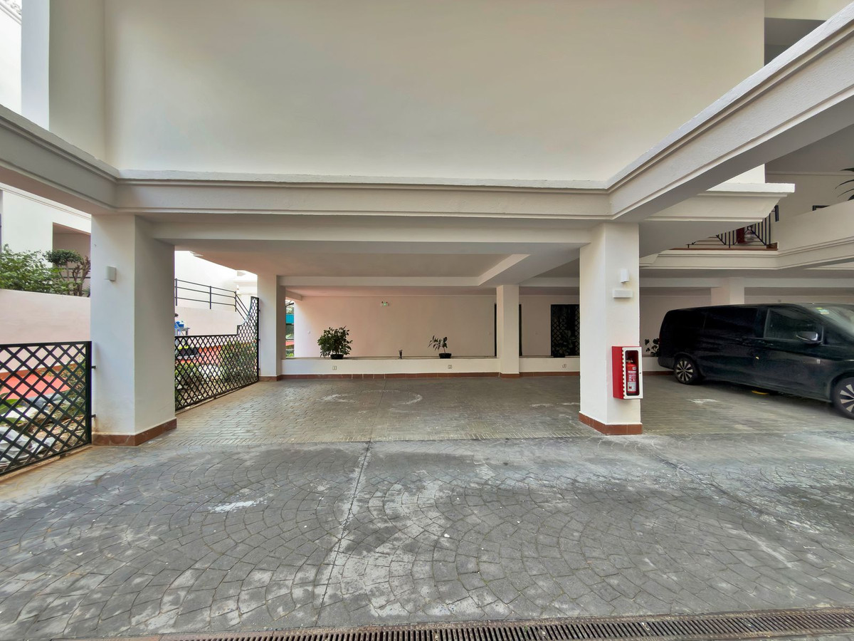 Anders te koop in Nueva Andalucía | 2 slaapkamers H5423131