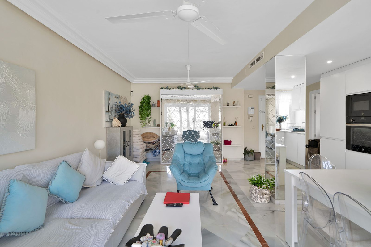 Anders te koop in Nueva Andalucía | 2 slaapkamers H5423131