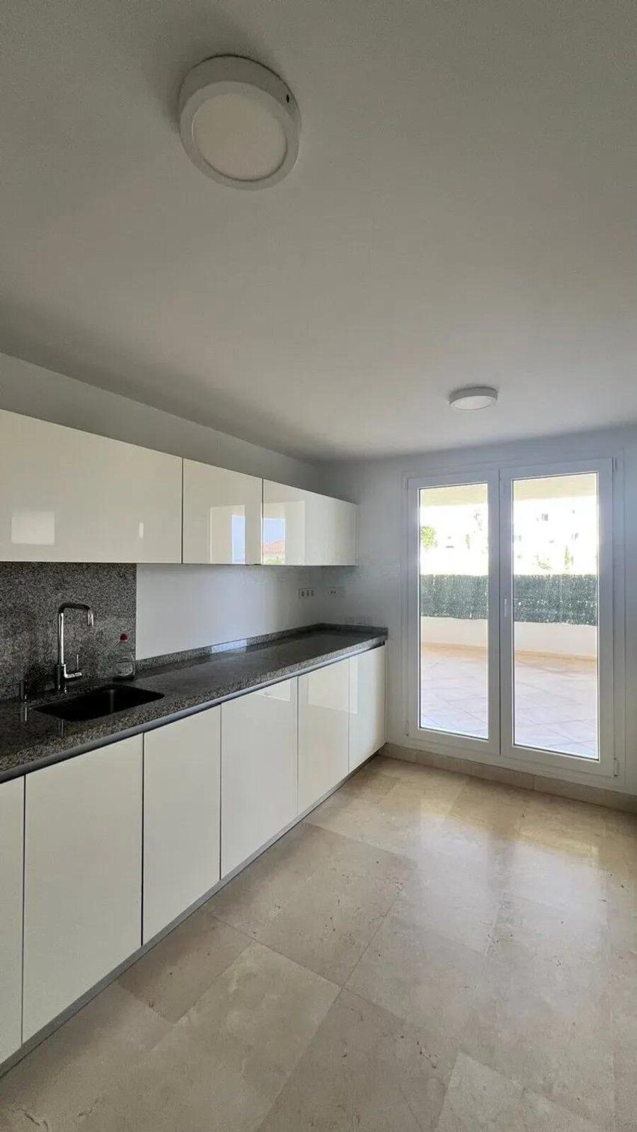 Appartement te koop in Nueva Andalucía | 2 slaapkamers H5423332