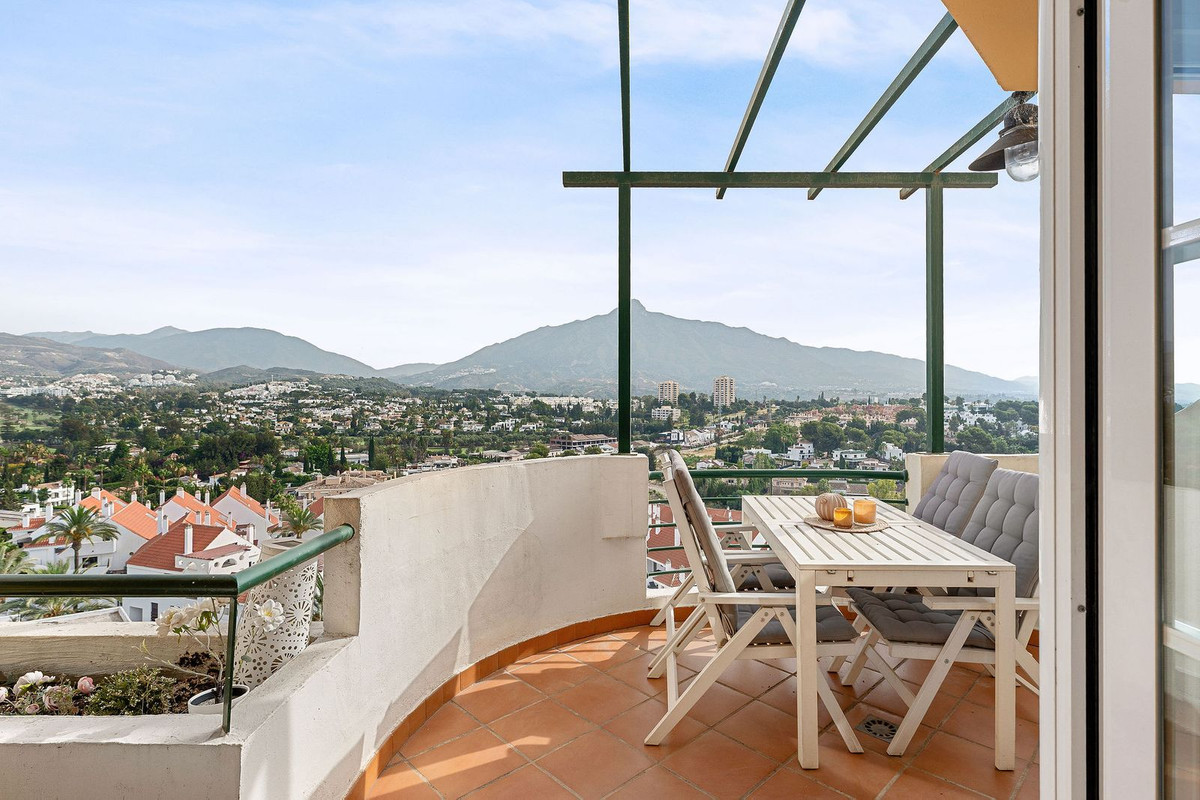 Appartement te koop in Nueva Andalucía | 2 slaapkamers H5427946