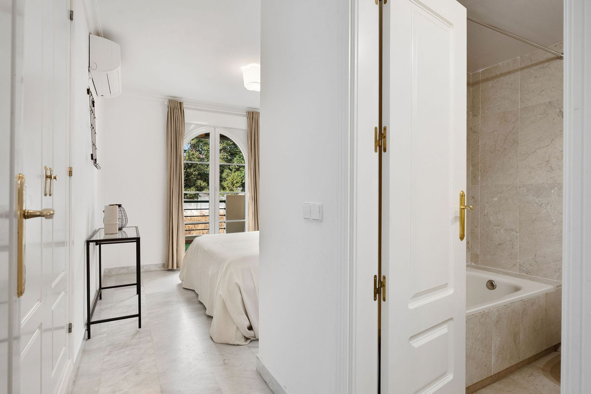 Appartement te koop in Nueva Andalucía | 2 slaapkamers H5427946