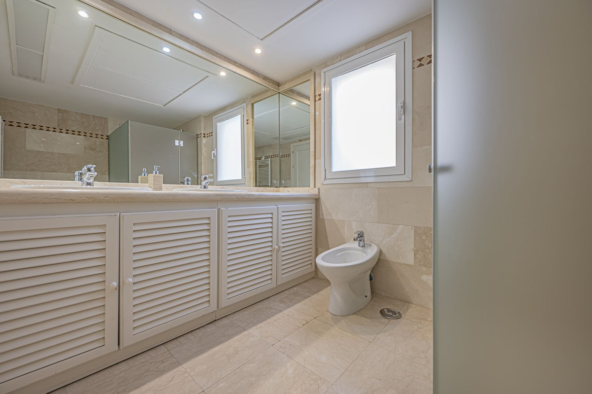 Appartement te koop in Nueva Andalucía | 2 slaapkamers H5429659