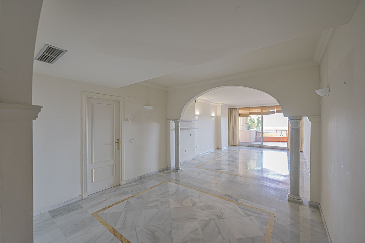 Appartement te koop in Nueva Andalucía | 2 slaapkamers H5429659