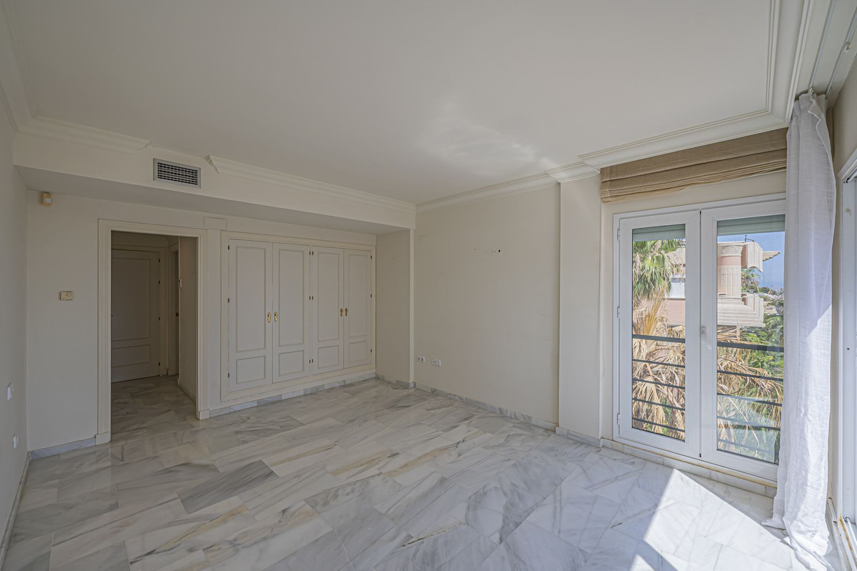 Appartement te koop in Nueva Andalucía | 2 slaapkamers H5429659