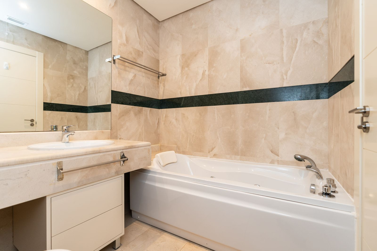 Appartement te koop in Nueva Andalucía | 2 slaapkamers H5437549