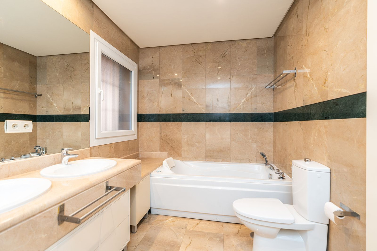 Appartement te koop in Nueva Andalucía | 2 slaapkamers H5437549