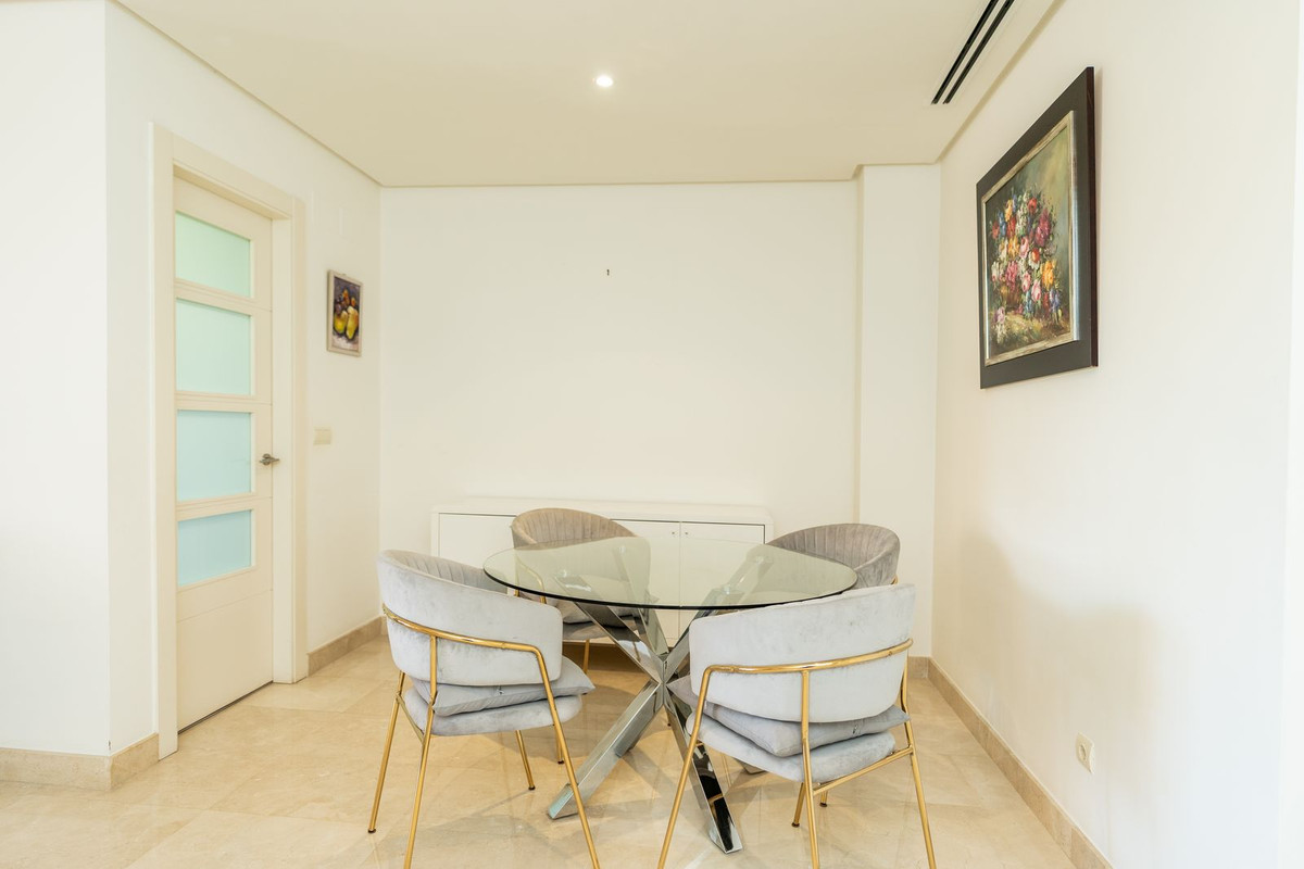 Appartement te koop in Nueva Andalucía | 2 slaapkamers H5437549