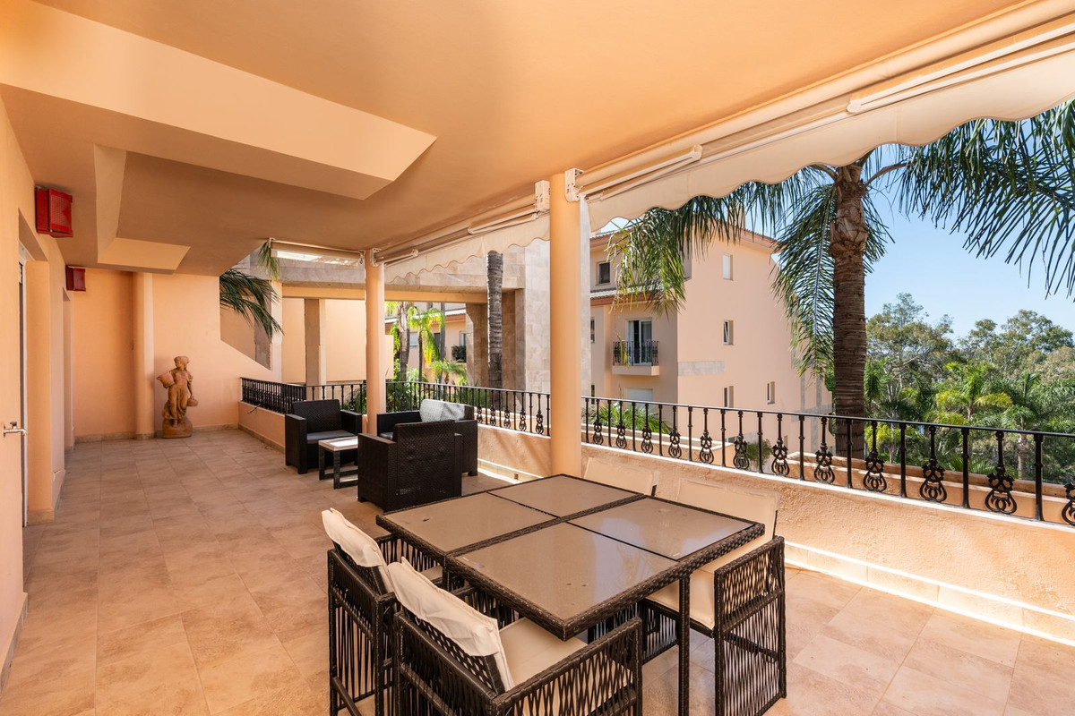 Appartement te koop in Nueva Andalucía | 2 slaapkamers H5437549