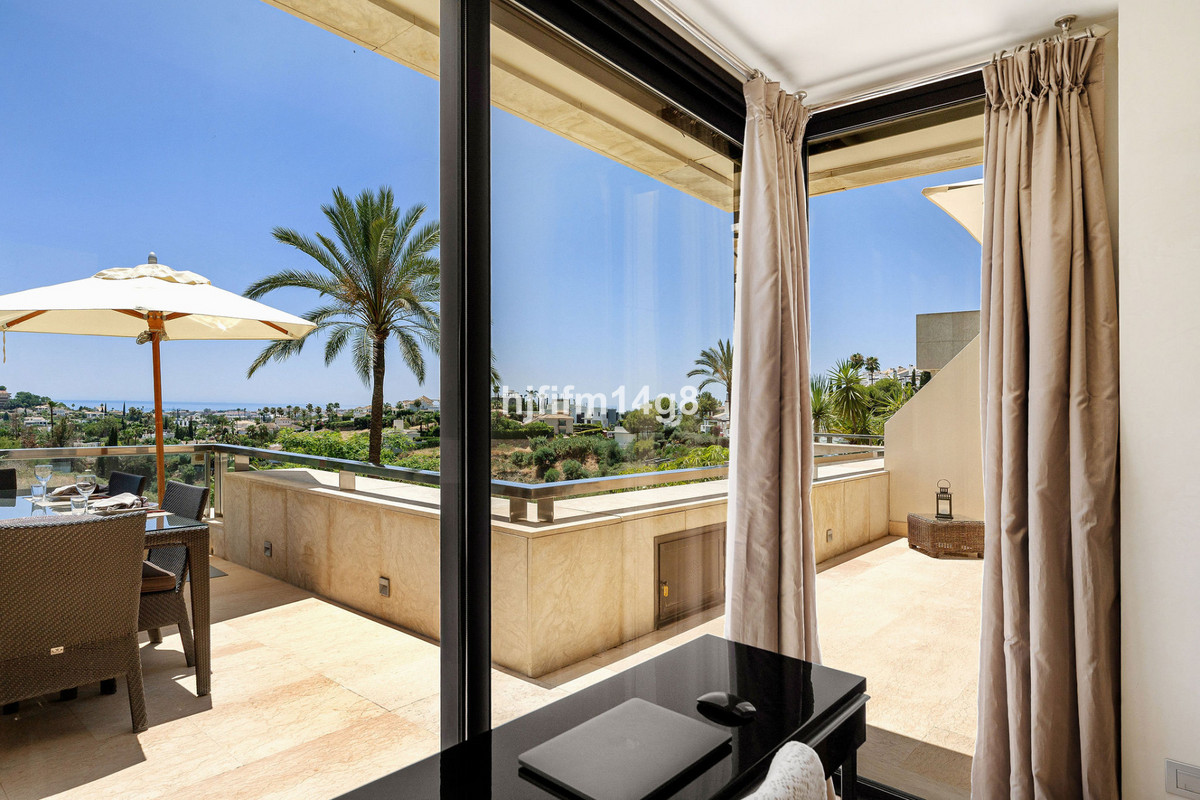 Appartement te koop in Nueva Andalucía | 2 slaapkamers H5438905