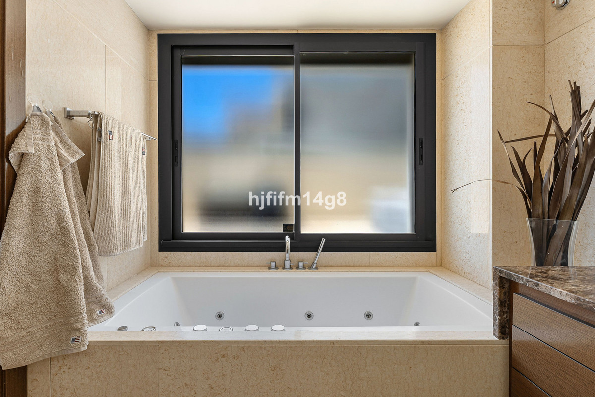 Appartement te koop in Nueva Andalucía | 2 slaapkamers H5438905