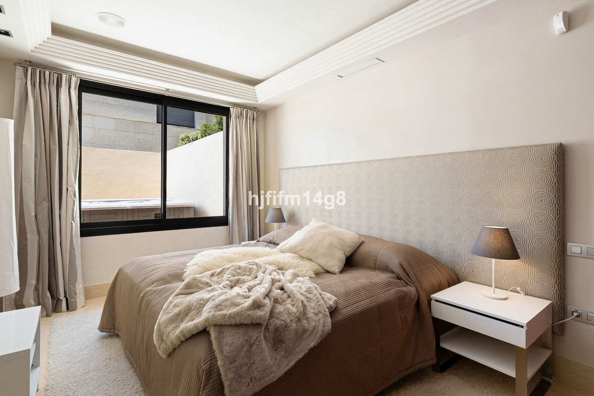 Appartement te koop in Nueva Andalucía | 2 slaapkamers H5438905