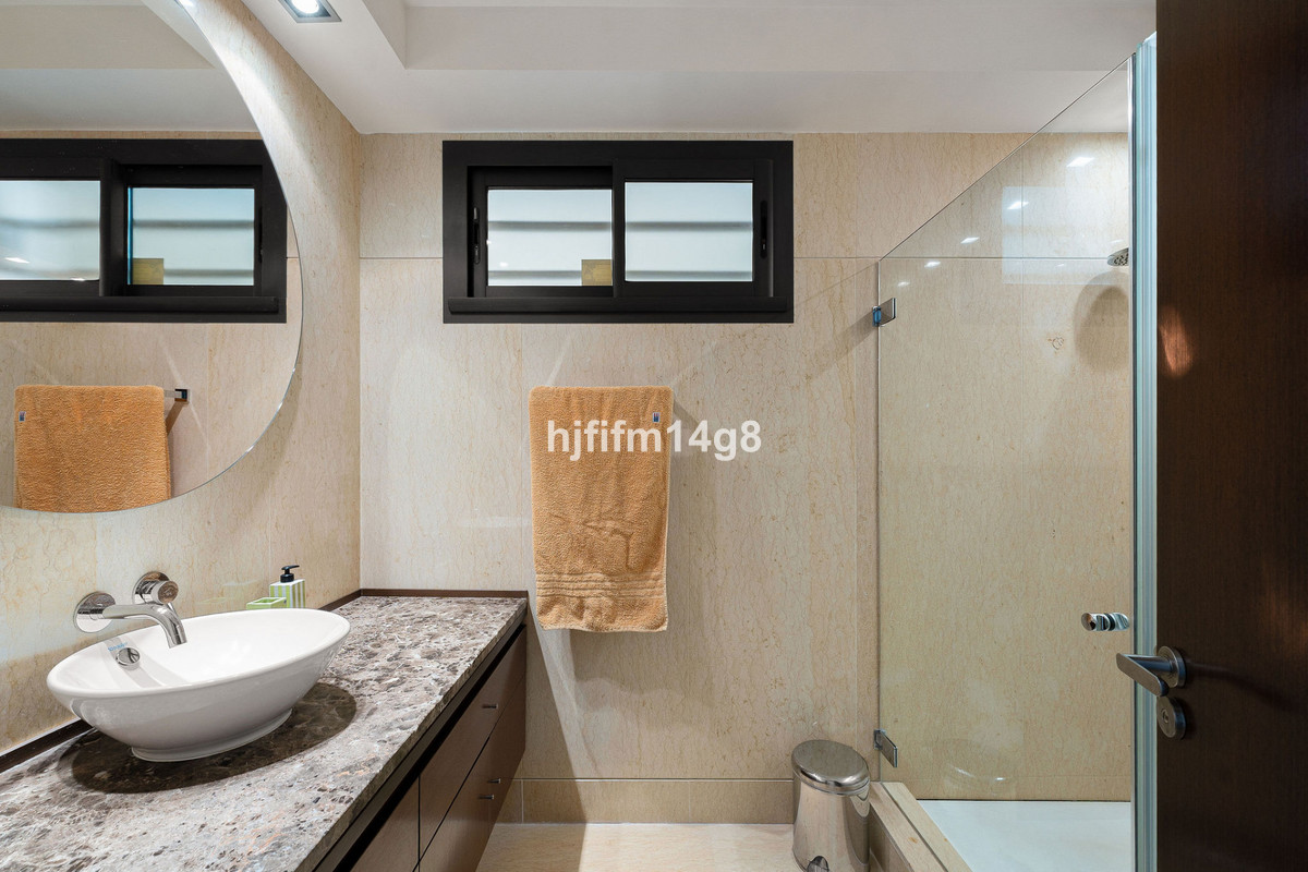 Appartement te koop in Nueva Andalucía | 2 slaapkamers H5438905