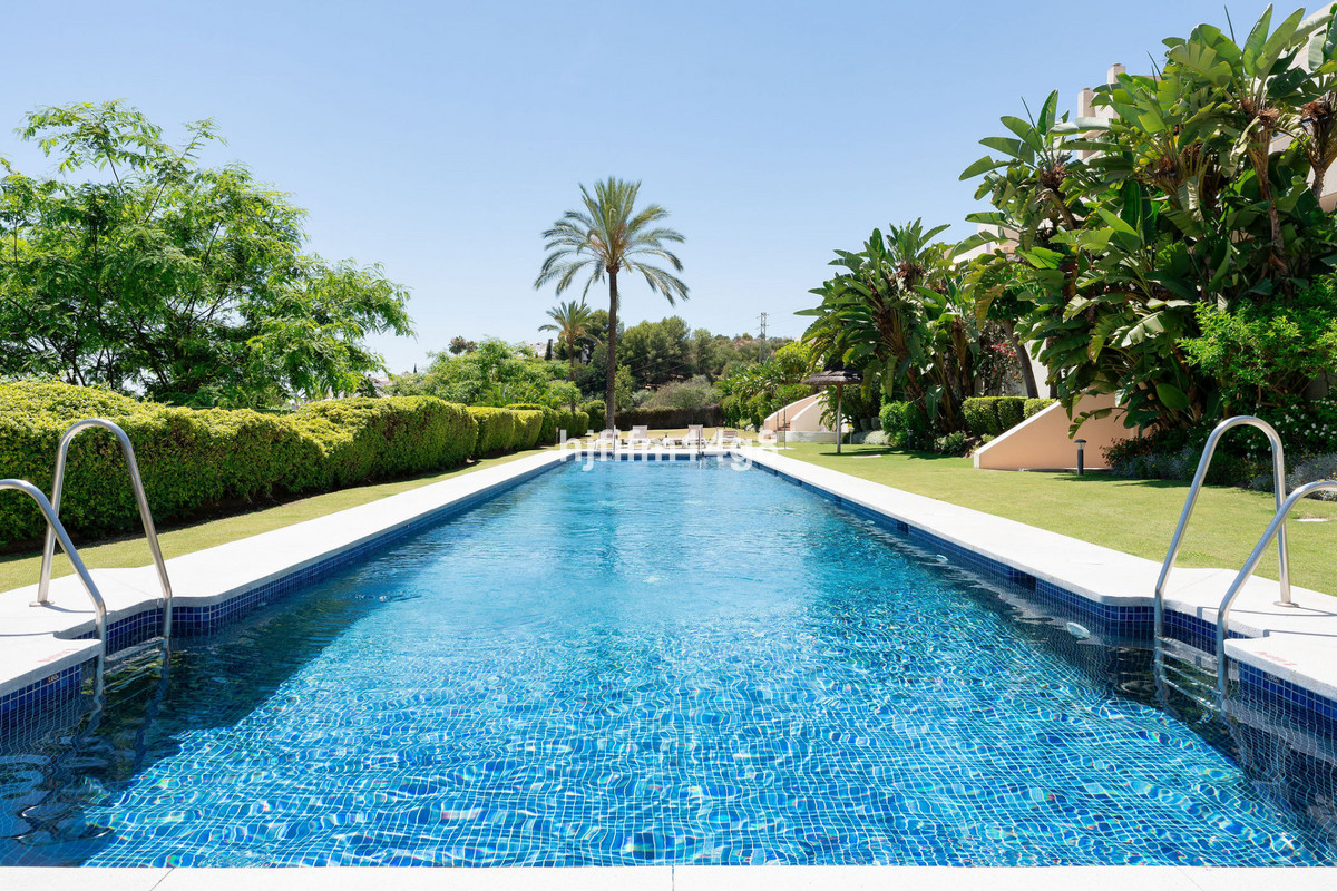 Appartement te koop in Nueva Andalucía | 2 slaapkamers H5438905