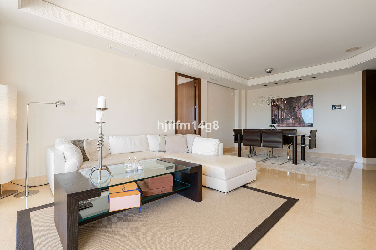 Appartement te koop in Nueva Andalucía | 2 slaapkamers H5438905