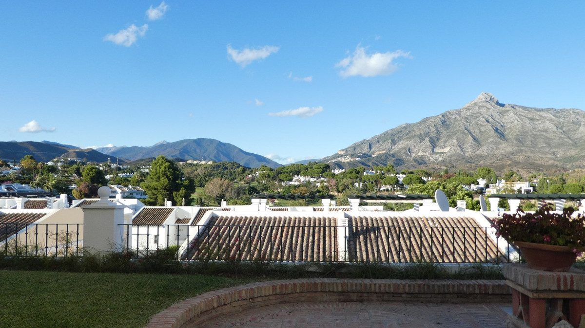 Appartement te koop in Nueva Andalucía | 2 slaapkamers H5441809