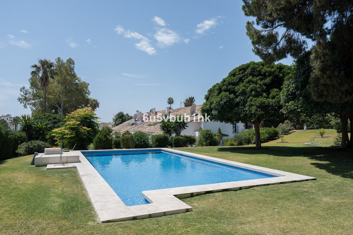 Appartement te koop in Nueva Andalucía | 2 slaapkamers H5441923