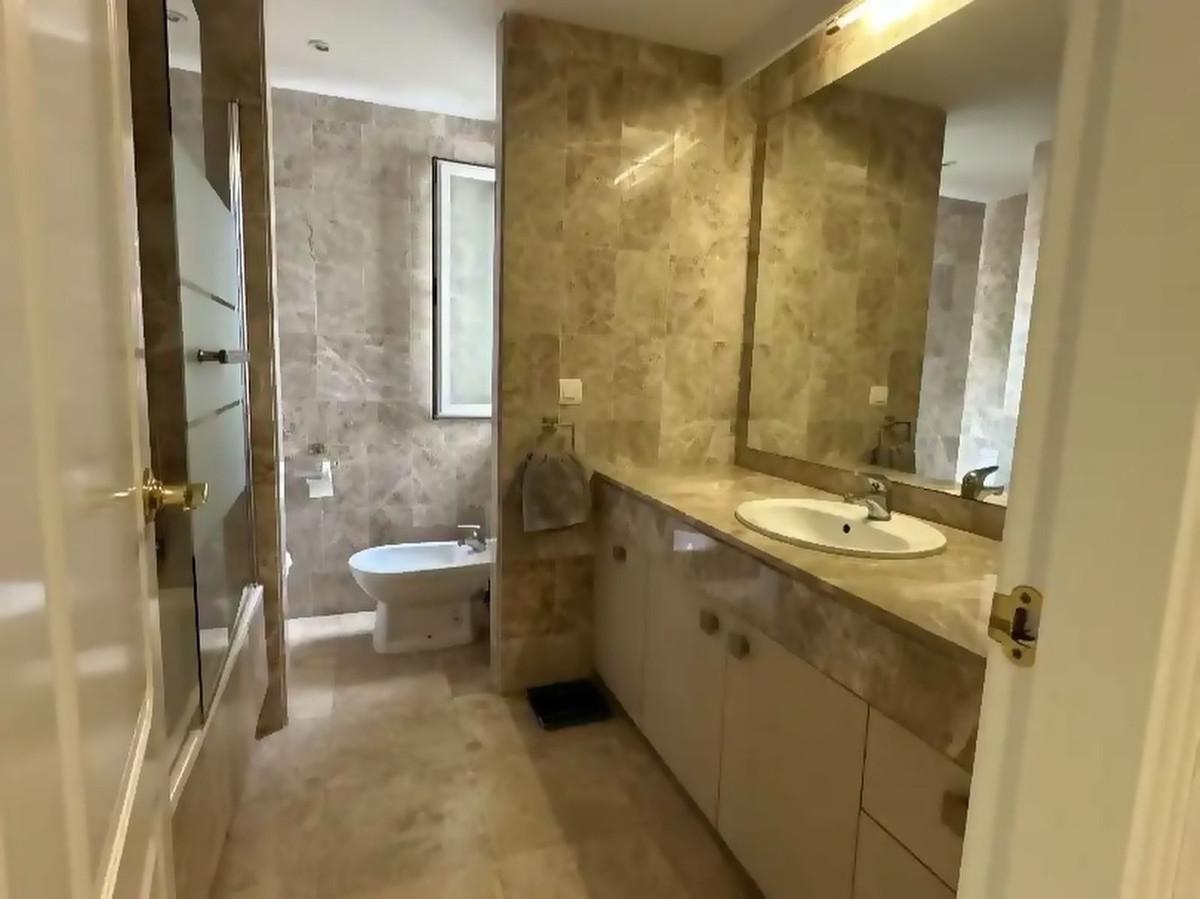 Appartement te koop in Nueva Andalucía | 3 slaapkamers H5444410