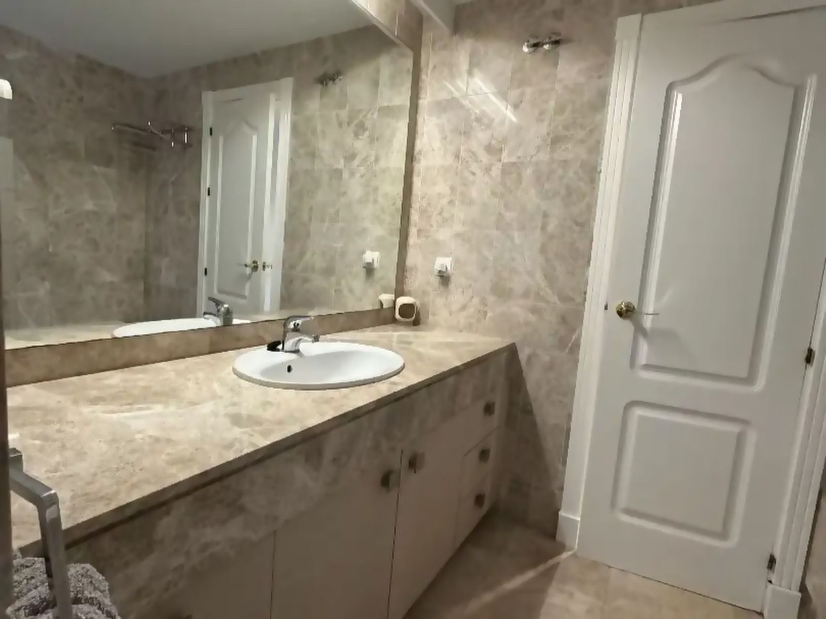 Appartement te koop in Nueva Andalucía | 3 slaapkamers H5444410