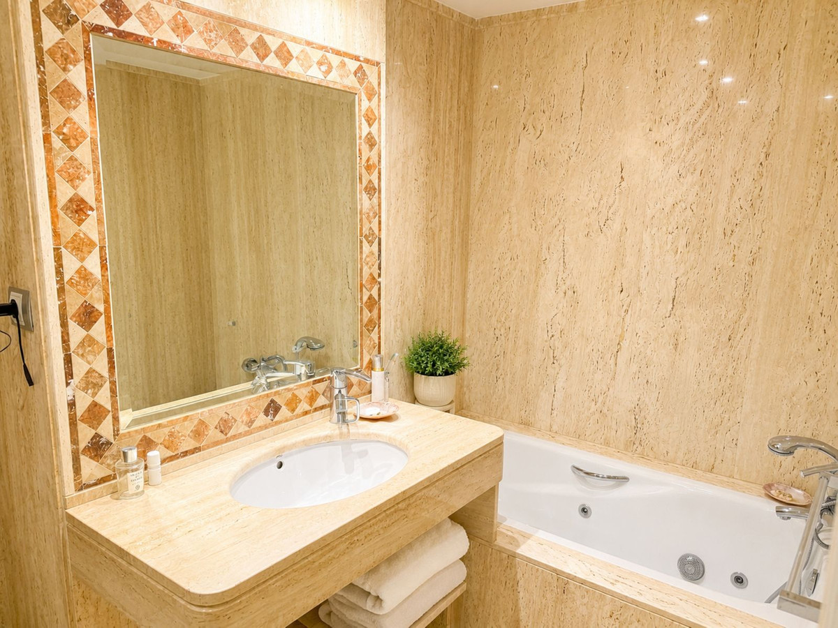 Appartement te koop in Nueva Andalucía | 2 slaapkamers H5448112