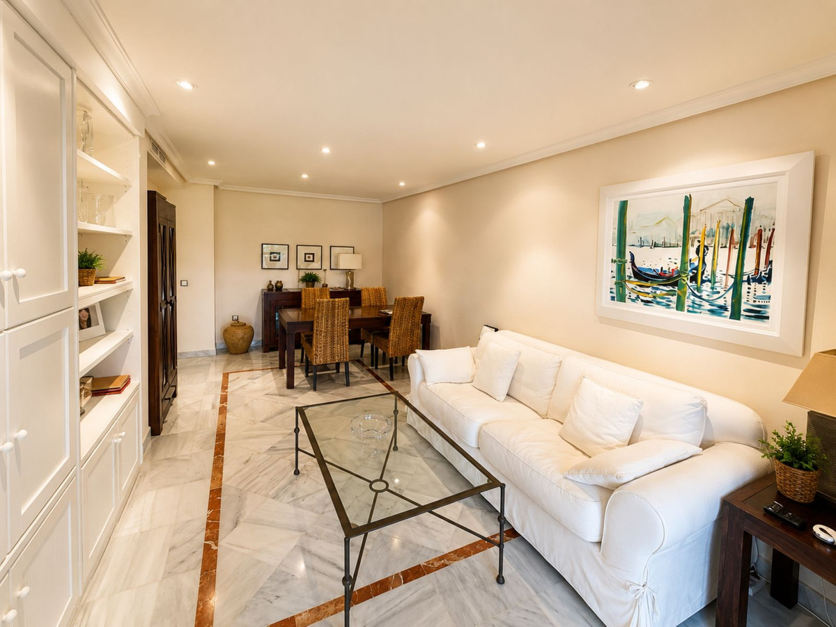Appartement te koop in Nueva Andalucía | 2 slaapkamers H5448112