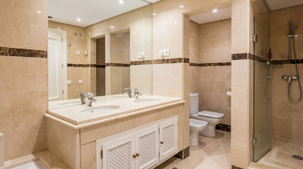 Appartement te koop in Nueva Andalucía | 2 slaapkamers H5448214