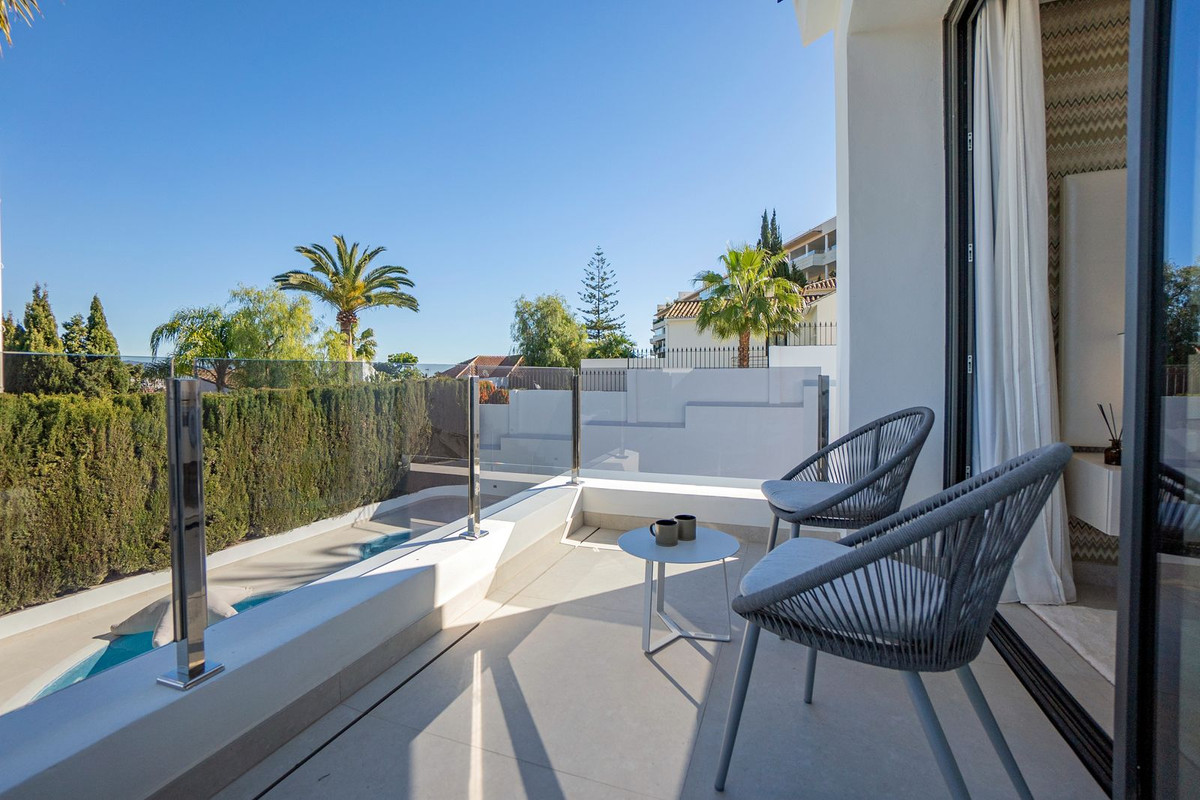 Appartement te koop in Nueva Andalucía | 4 slaapkamers H5449924