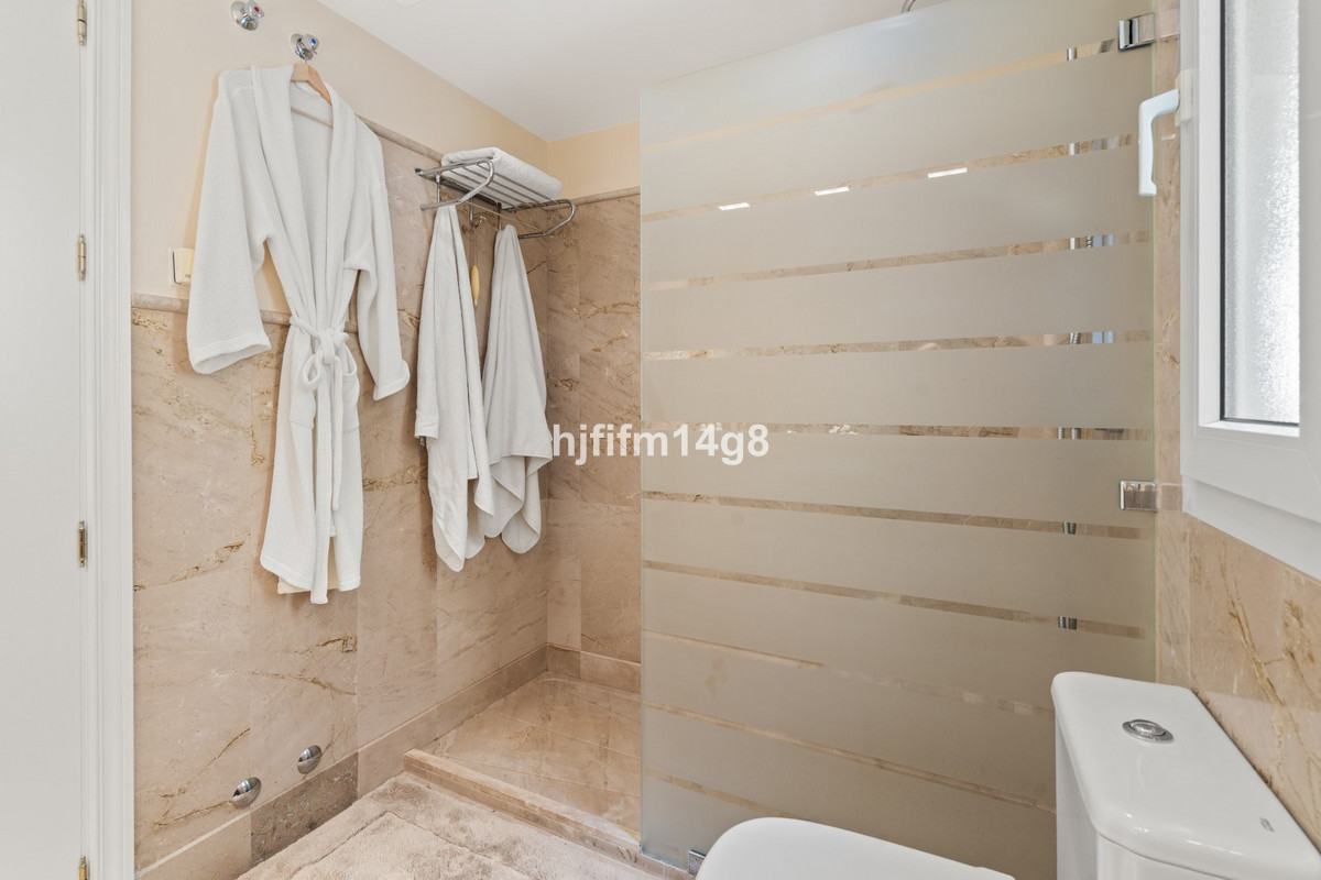 Appartement te koop in Nueva Andalucía | 2 slaapkamers H5449960