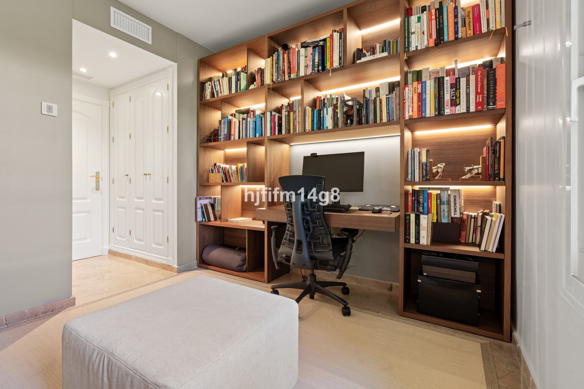 Appartement te koop in Nueva Andalucía | 2 slaapkamers H5449960