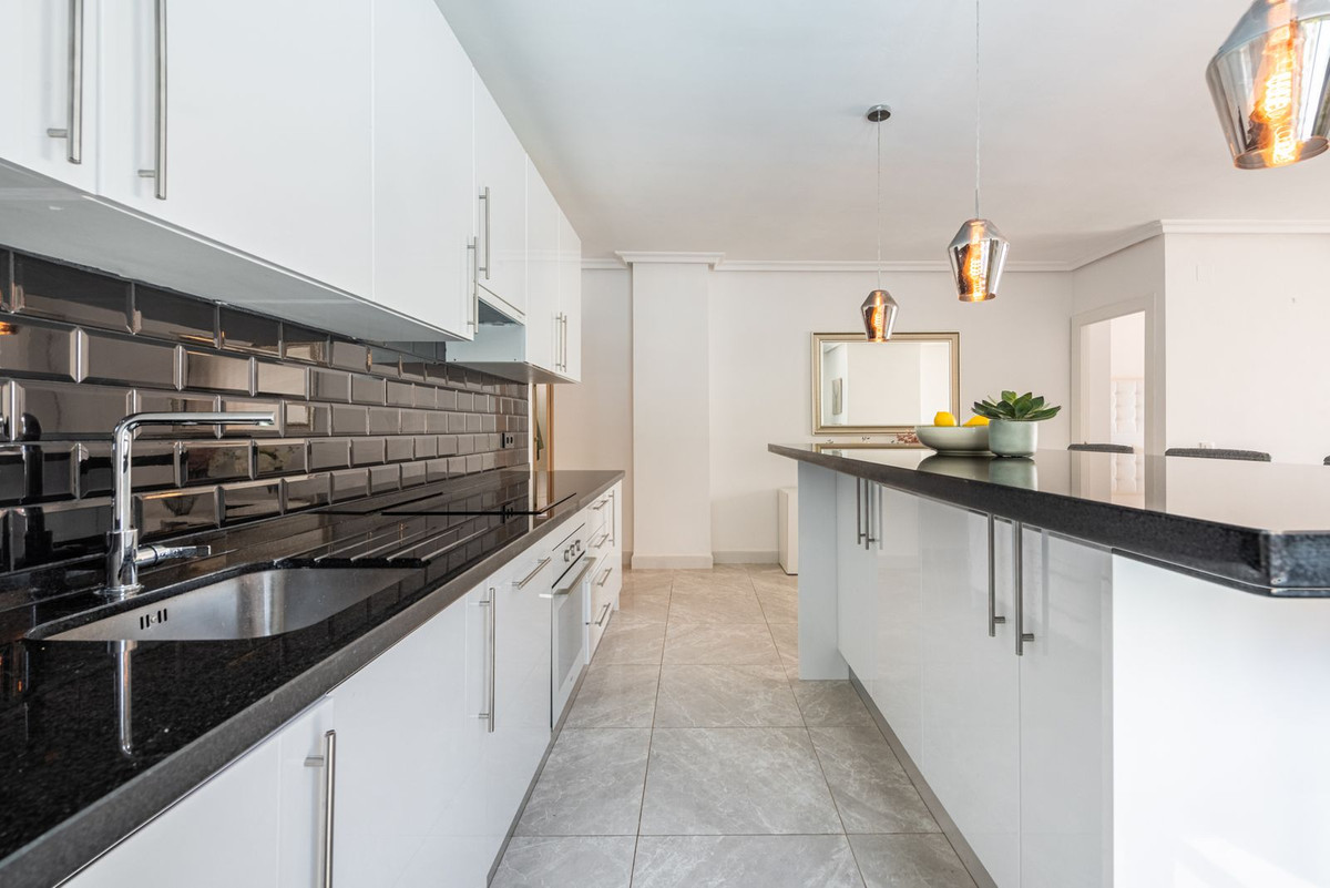 Appartement te koop in Nueva Andalucía | 3 slaapkamers H5460895
