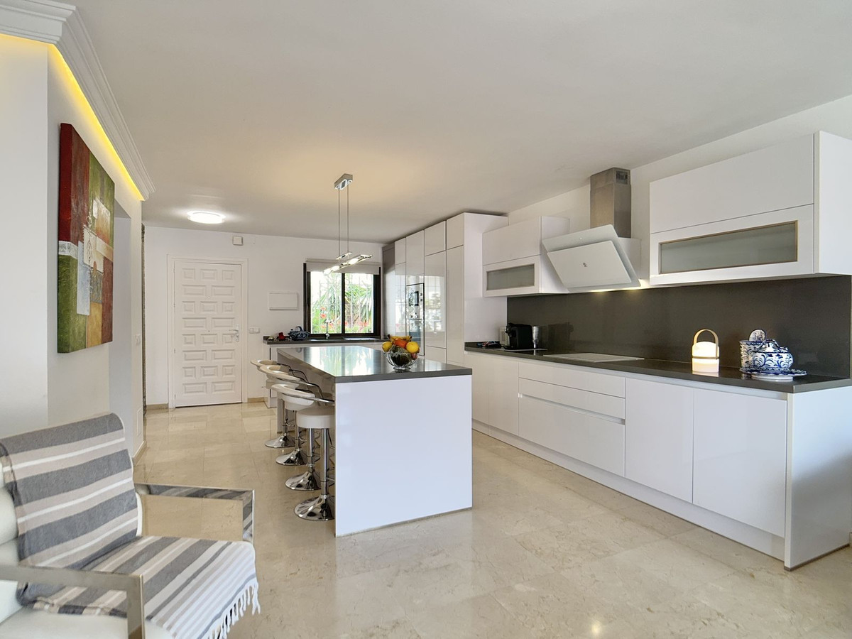 Appartement te koop in Nueva Andalucía | 2 slaapkamers H5461912