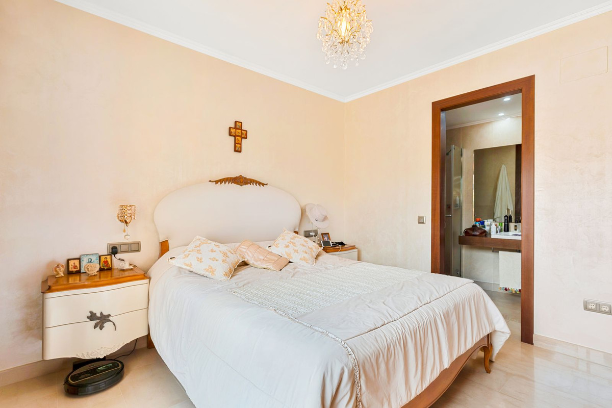 Appartement te koop in Nueva Andalucía | 2 slaapkamers H5467825