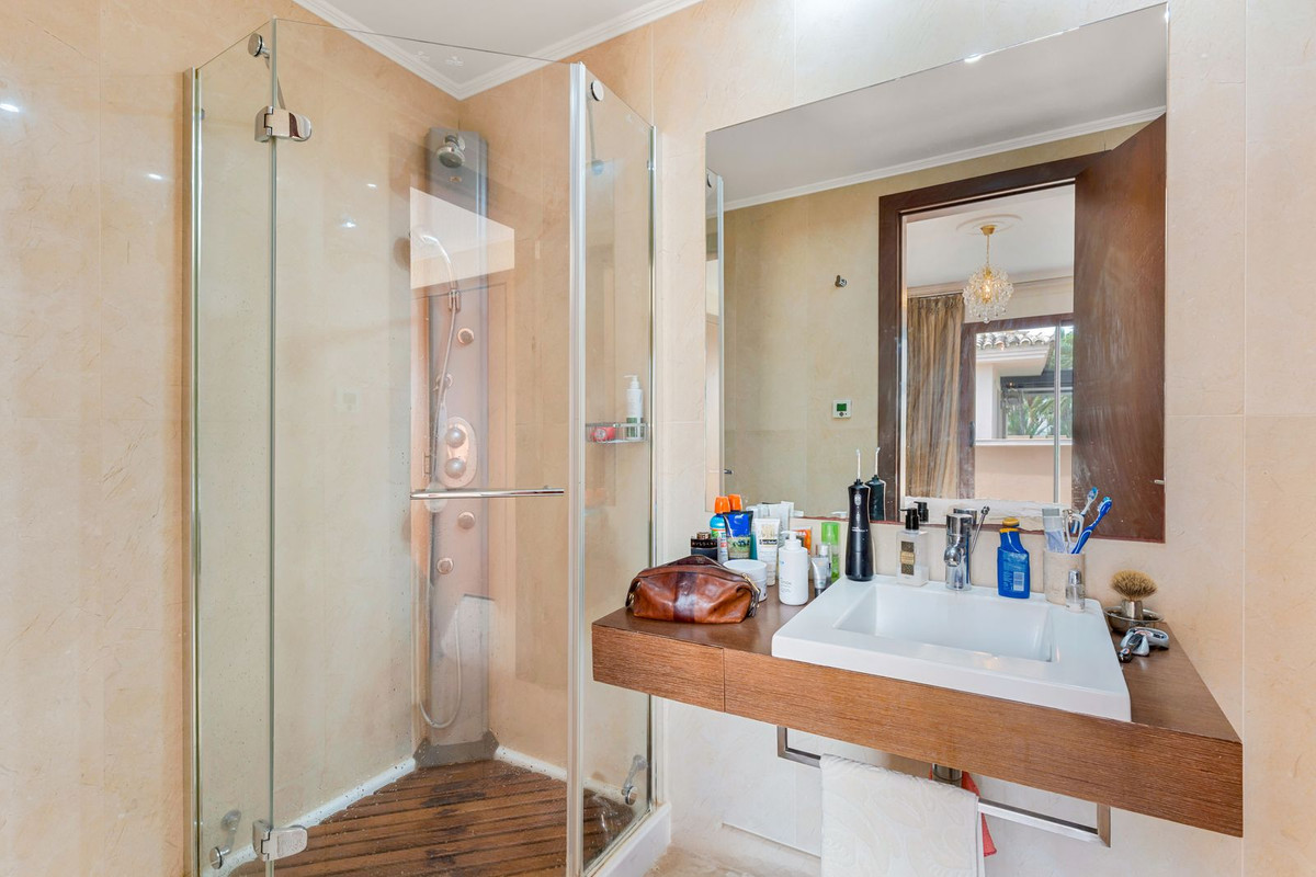 Appartement te koop in Nueva Andalucía | 2 slaapkamers H5467825