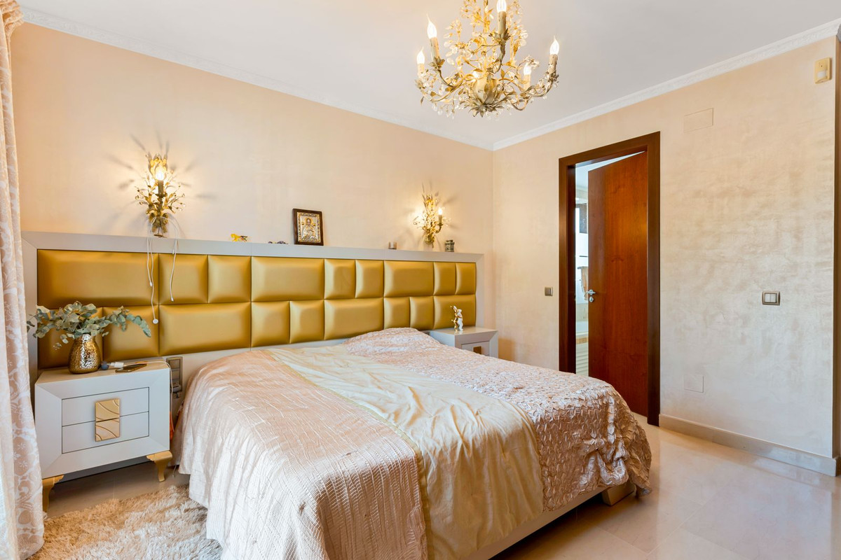 Appartement te koop in Nueva Andalucía | 2 slaapkamers H5467825