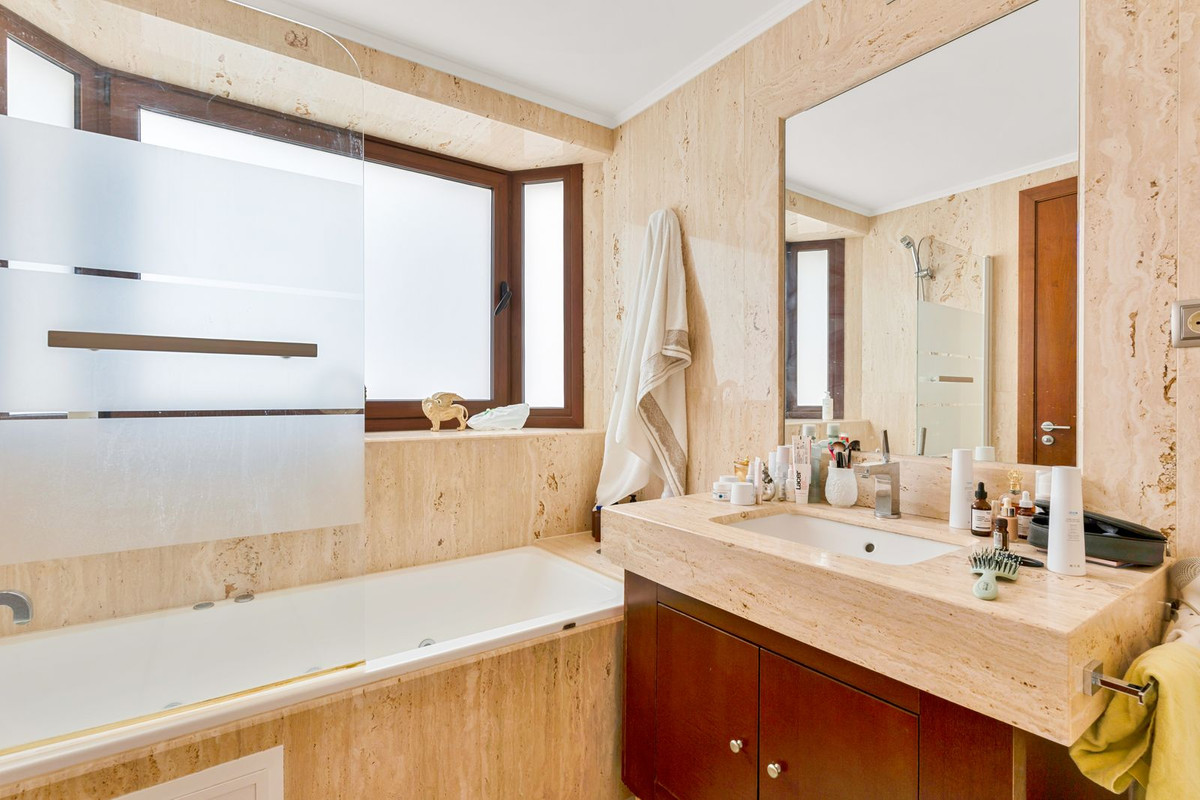 Appartement te koop in Nueva Andalucía | 2 slaapkamers H5467825