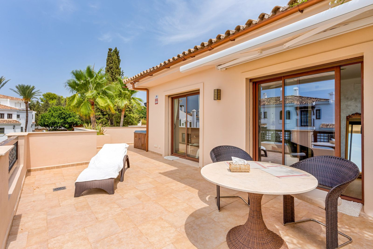 Appartement te koop in Nueva Andalucía | 2 slaapkamers H5467825