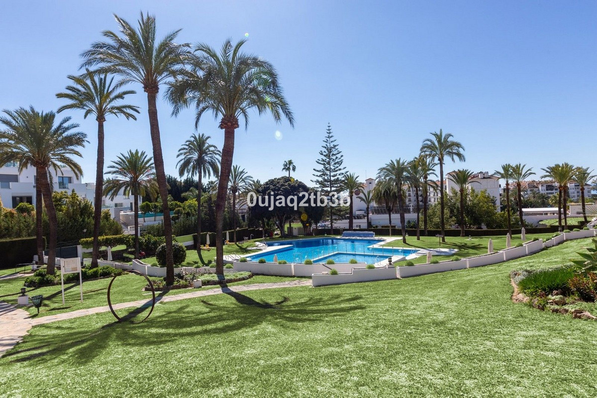 Appartement te koop in Nueva Andalucía | 2 slaapkamers H5468281