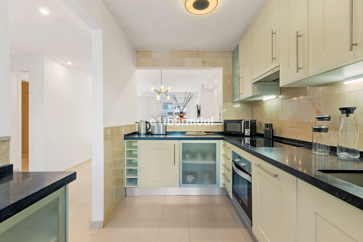 Appartement te koop in Nueva Andalucía | 2 slaapkamers H5472628