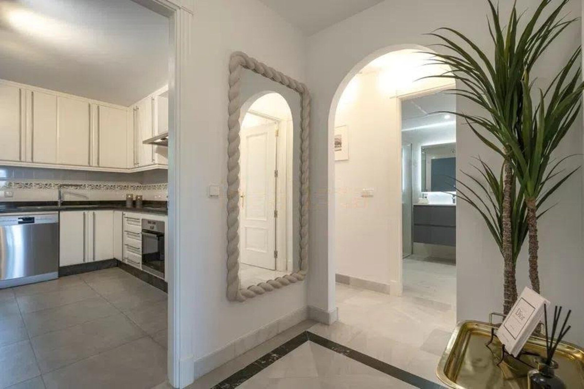 Appartement te koop in Nueva Andalucía | 2 slaapkamers H5483491