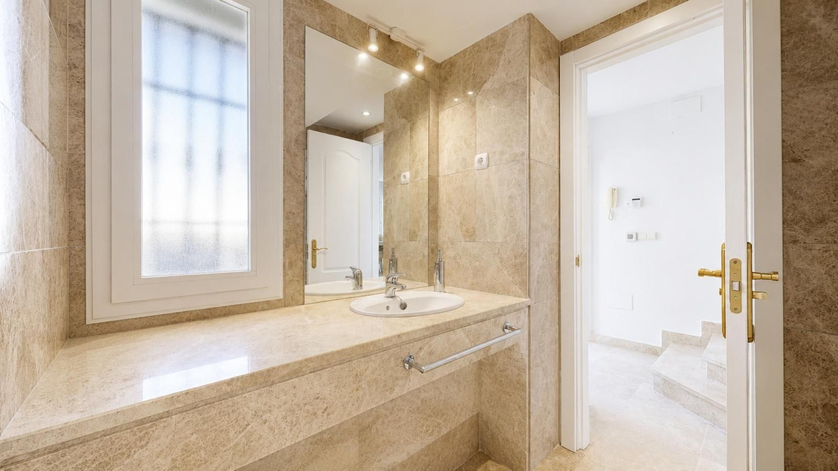 Appartement te koop in Nueva Andalucía | 3 slaapkamers H5487586