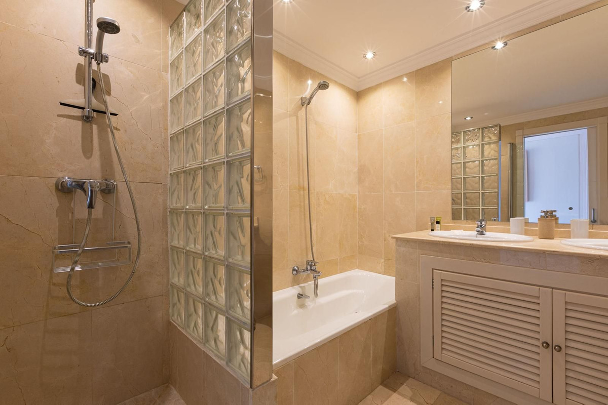Appartement te koop in Nueva Andalucía | 2 slaapkamers H5488369