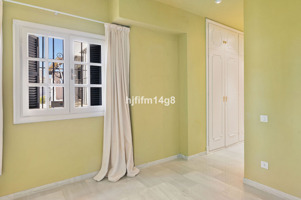 Appartement te koop in Nueva Andalucía | 2 slaapkamers H5494531