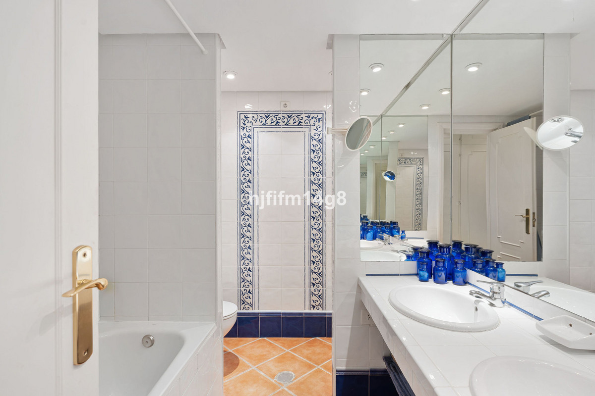 Appartement te koop in Nueva Andalucía | 2 slaapkamers H5494531