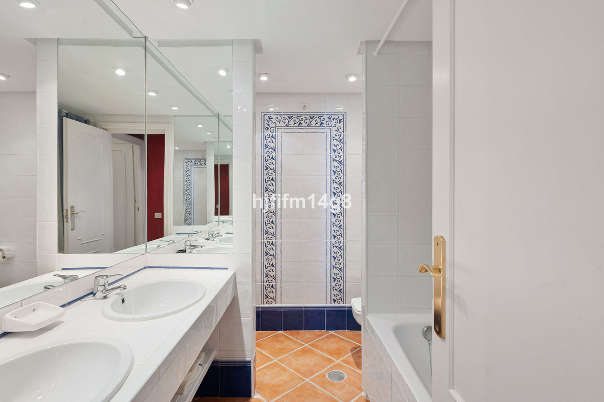 Appartement te koop in Nueva Andalucía | 2 slaapkamers H5494531