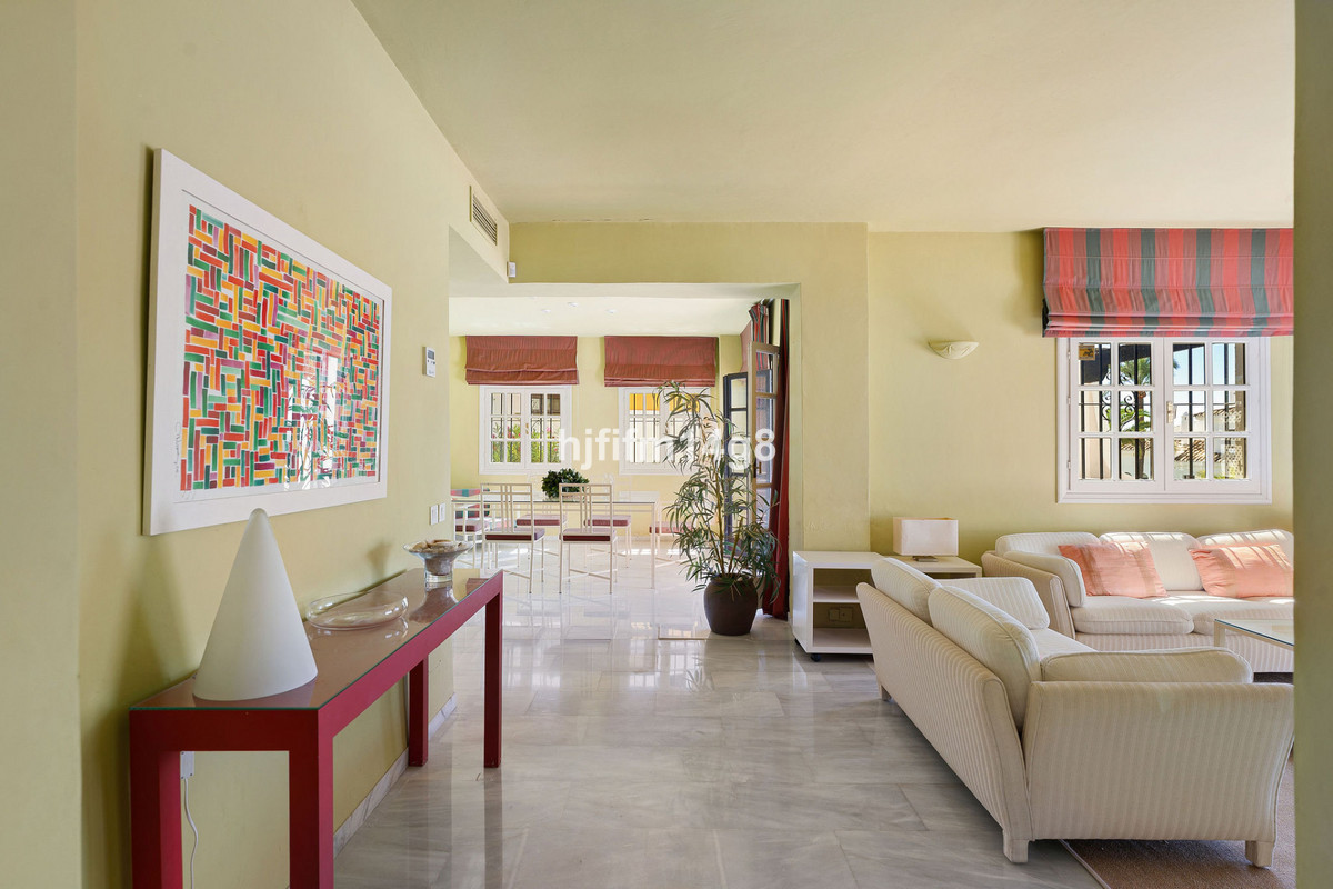 Appartement te koop in Nueva Andalucía | 2 slaapkamers H5494531