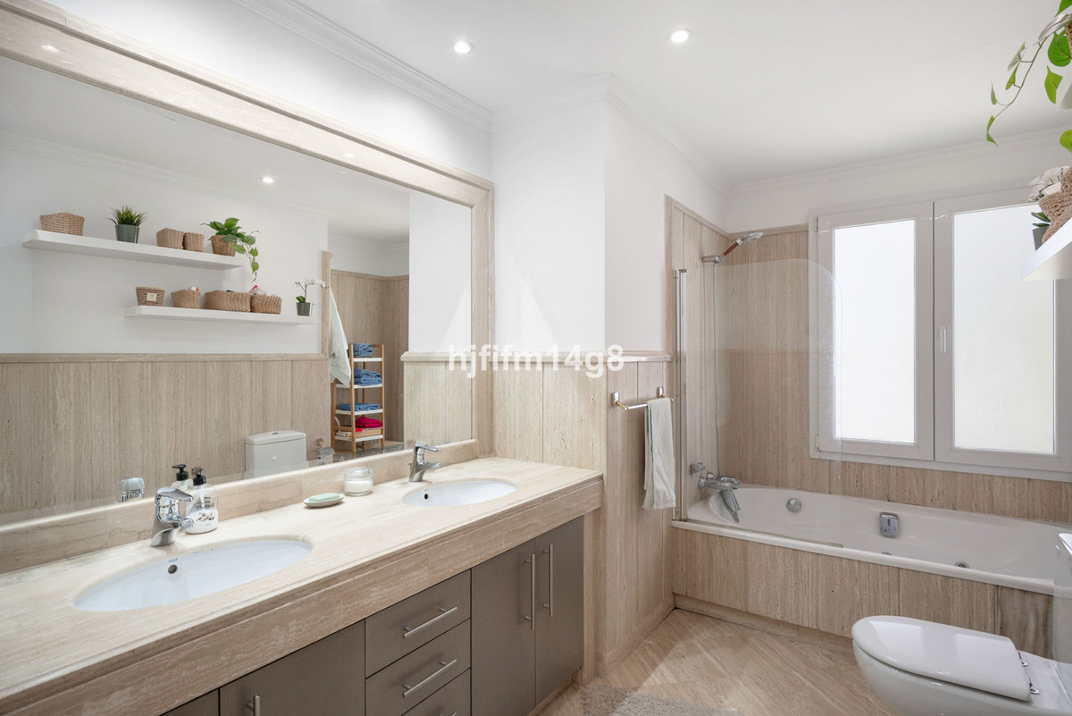 Appartement te koop in Nueva Andalucía | 2 slaapkamers H5497027