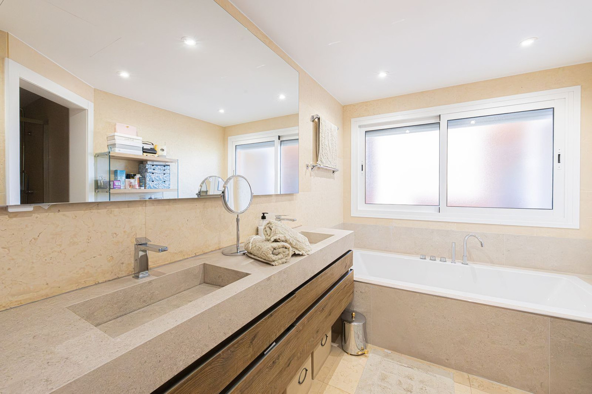 Appartement te koop in Nueva Andalucía | 3 slaapkamers H5498503